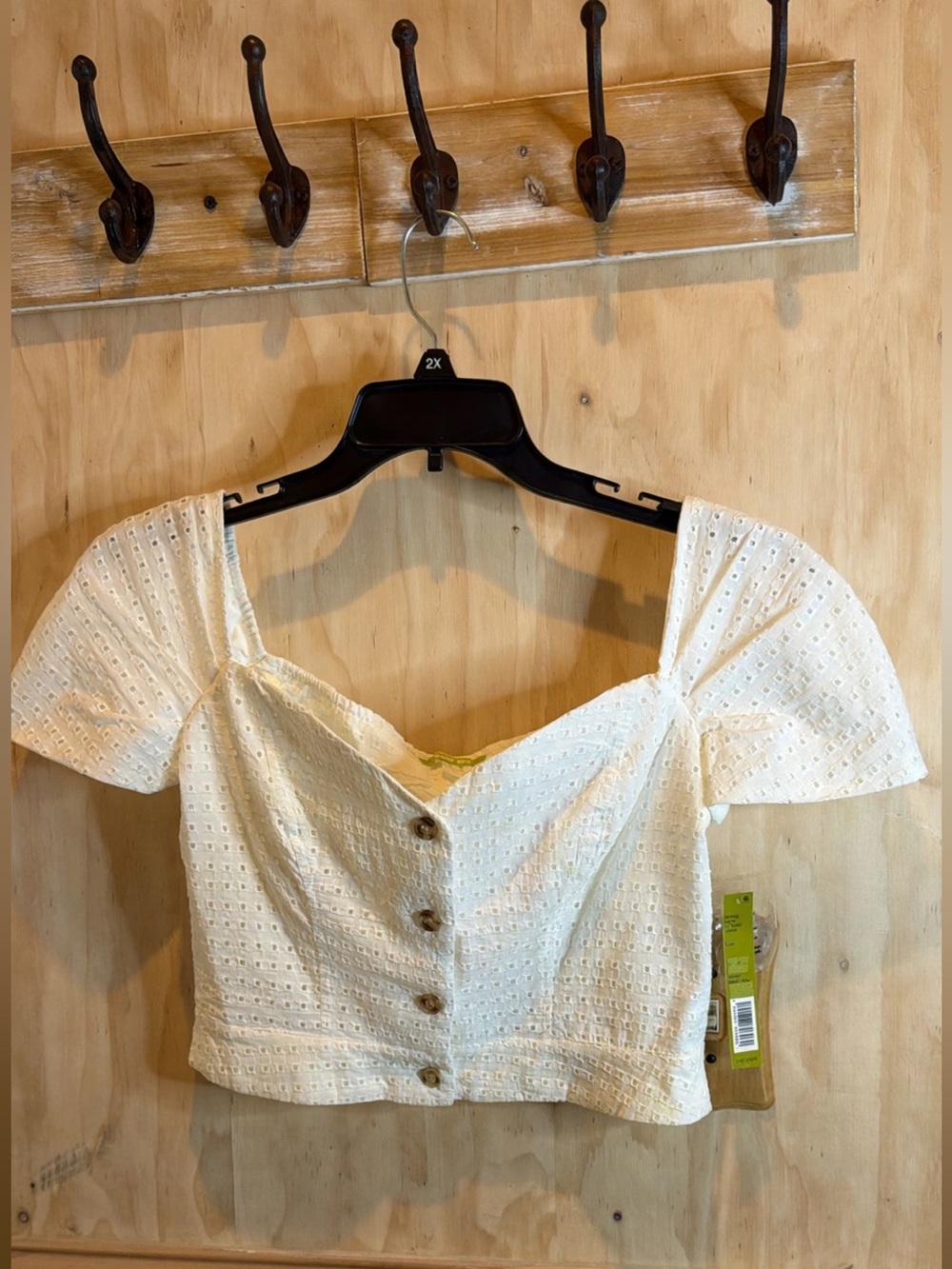 Gianni Bini White Eyelet Button-Front Puff Sleeve Crop Top